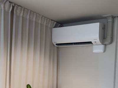 Condensate pump on indoor unit